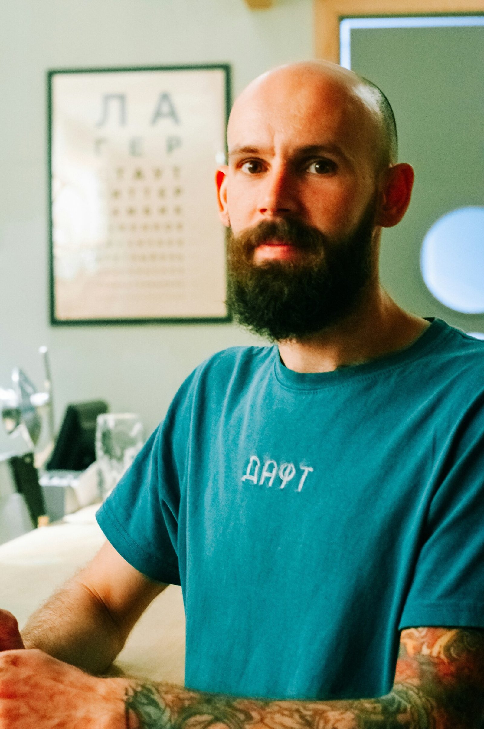 बरसात में आंखों के संक्रमण के कारण और बचने के उपाय: घरेलू नुस्खे और आयुर्वेदिक दवाइयां