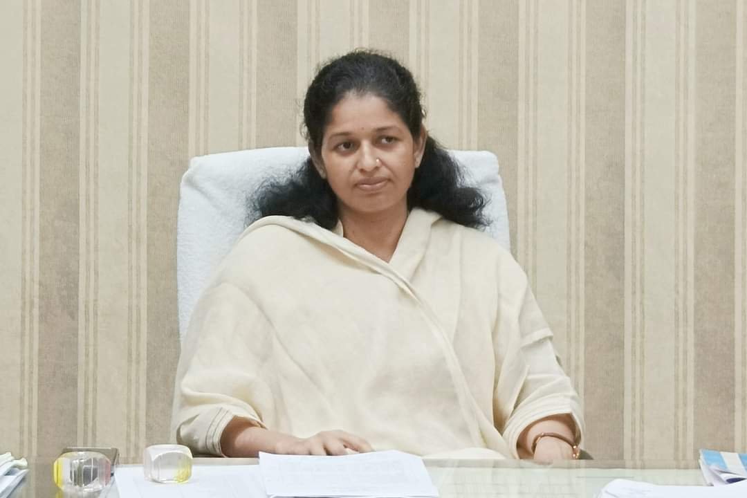 कलेक्टर श्रीमती प्रतिभा पाल ने 48 अधिकारियों को दी वेतन वृद्धि रोकने का दिया नोटिस