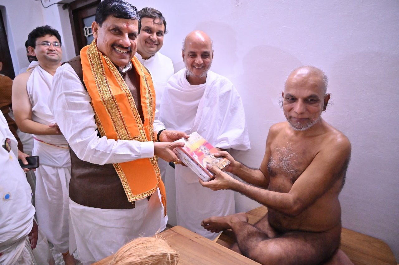 рдореБрдирд┐рд╢реНрд░реА рдХрд╛ рдЬреАрд╡рди рдкреНрд░рдХреГрддрд┐ рдХреЛ рд╕рдорд░реНрдкрд┐рдд рд╣реИрдВ рдореБрдЦреНрдпрдордВрддреНрд░реА рдореЛрд╣рди рдпрд╛рджрд╡