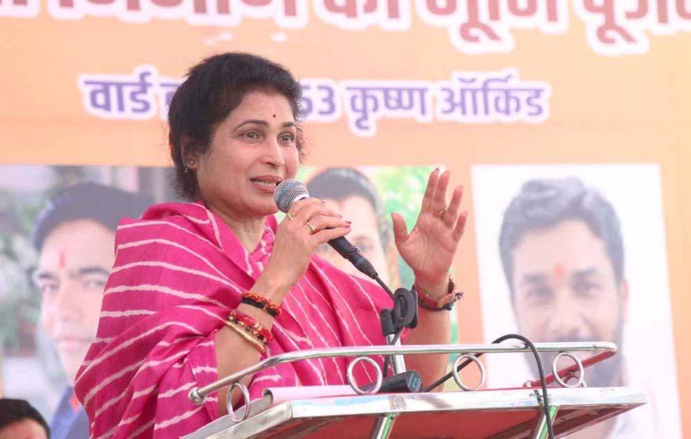 रहवासियों को मूलभूत सुविधाएँ उपलब्ध करायें : राज्य मंत्री श्रीमती गौर