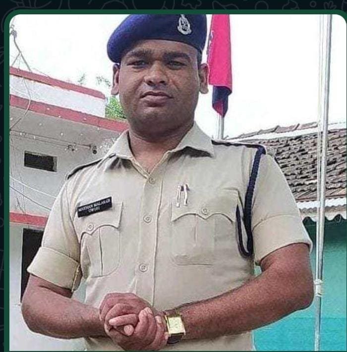 मध्य प्रदेश में कानून के अंतर्गत यदि किसी व्यक्ति की तीन संतान है तो वह शासकीय नौकरी नहीं कर पाएगा ।