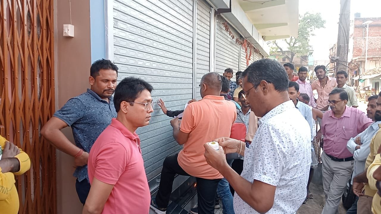 सुब्रत रॉय झोलाछाप डॉक्टर की क्लीनिक हुई शीलमानपुर एसडीएम एवं बीएमओ ने दबिश देकर की कार्यवाही