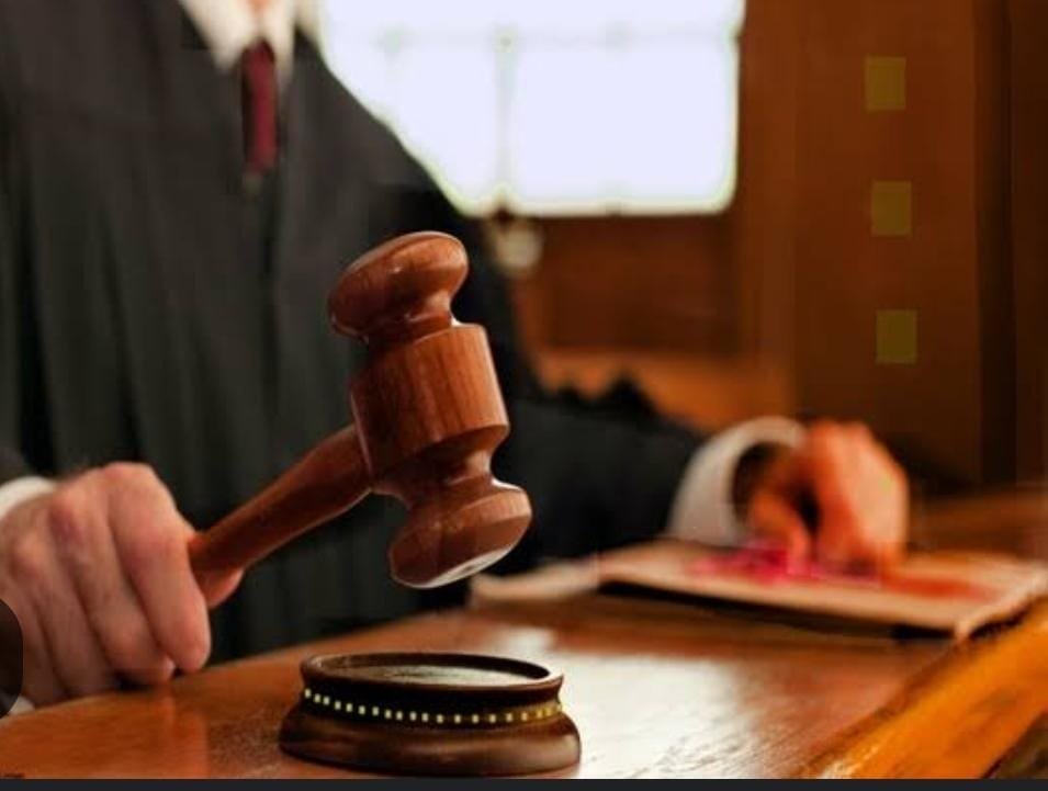 आरोपी को सजा सुनाए जाने के बाद वह कोर्ट से भाग गया।