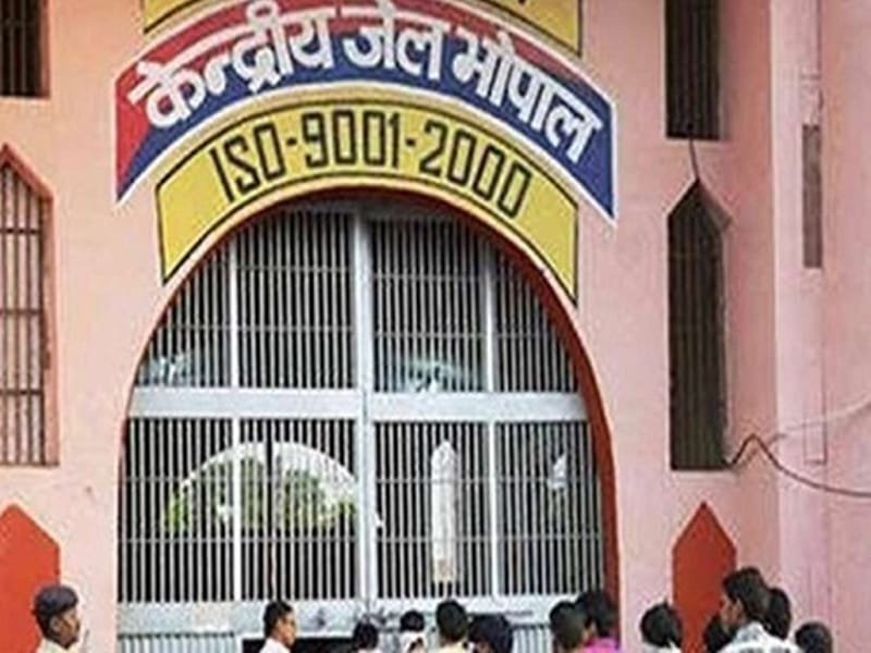 भोपाल केंद्रीय जेल में बड़ी लापरवाही खूंखार कैदी ने ISIS आतंकी पर किया हमला, सुरक्षा इंतजामों पर उठे सवाल