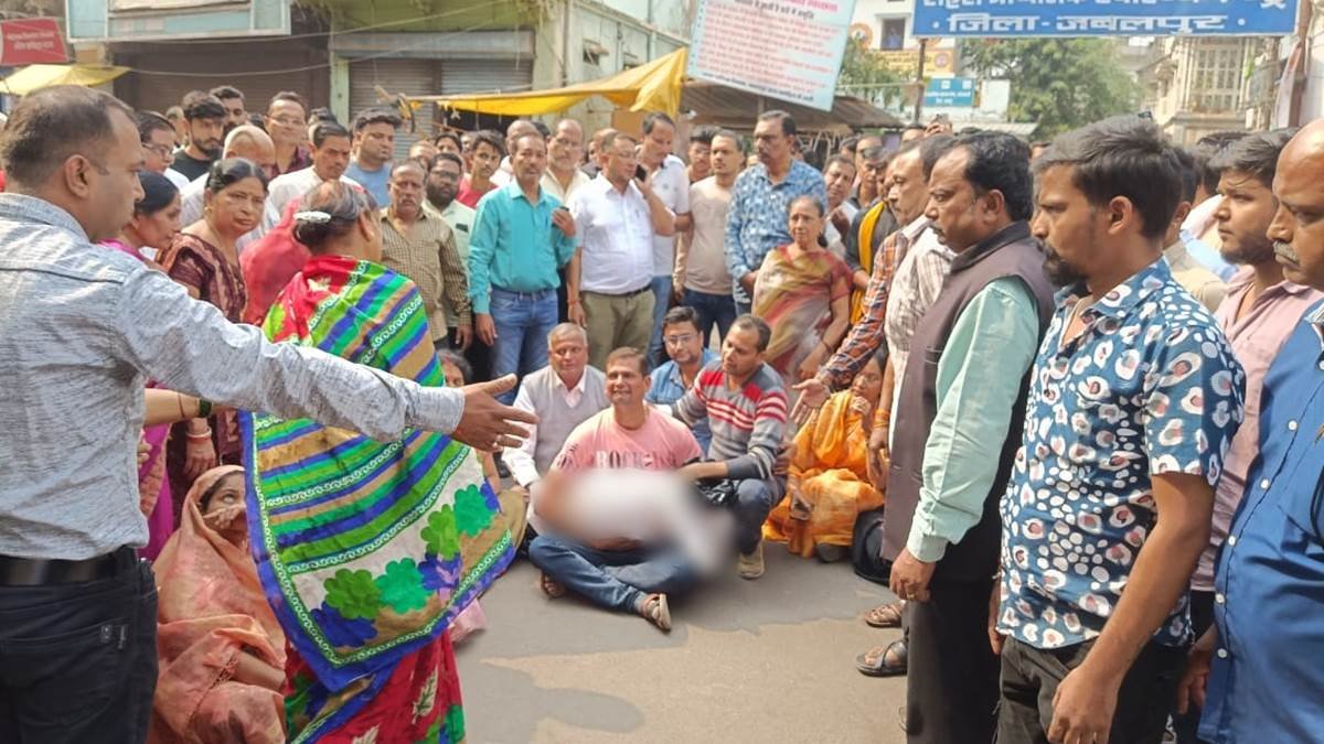 नशे में धुत रईसजादे ने मासूम को रौंदा,मौत- पिता रोकता रहा गाड़ी रिवर्स मत करना, आरोपी नहीं माना, गाड़ी में दो युवतियां भी सवार थीं