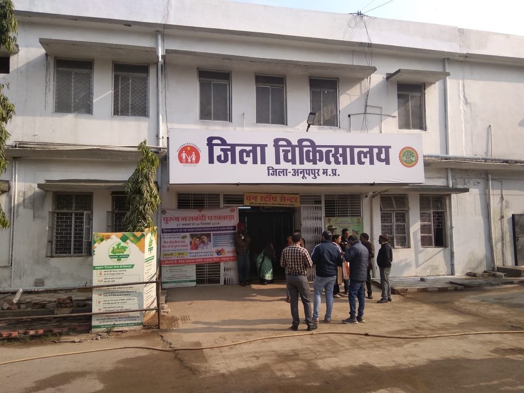 सरकारी स्वास्थ्य सेवा की त्रासदी अस्पताल में संवेदनहीनता की भेंट चढ़ती गरीब जनता