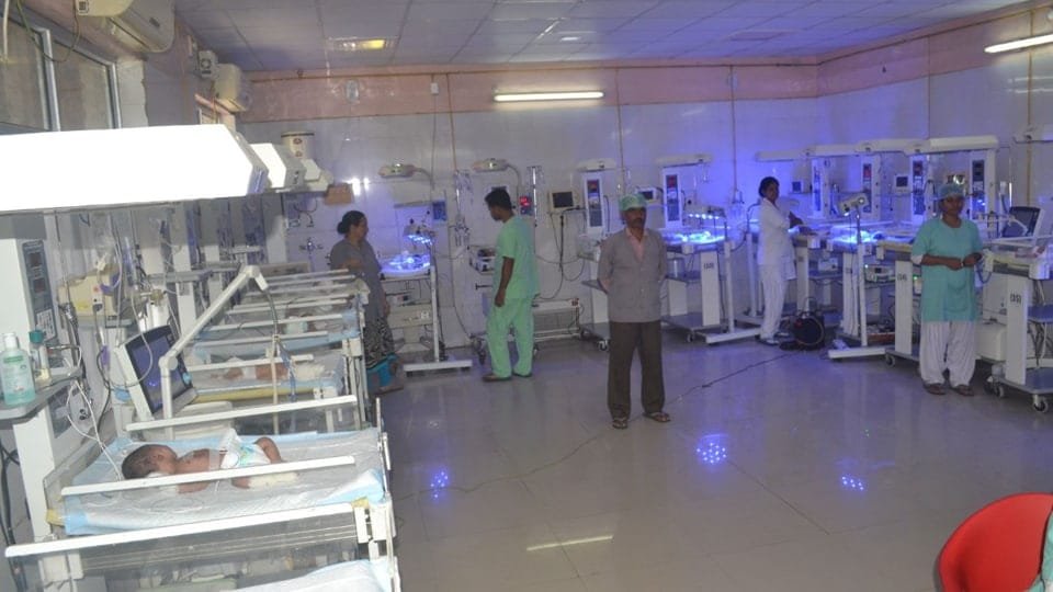 झांसी मेडिकल कॉलेज में भीषण आग 10 नवजातों की मौत&nbsp; मजिस्ट्रेट जांच के आदेश