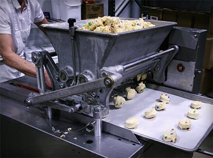 जबलपुर में कुकीज मेकिंग यूनिट खरीदी घोटालादो लाख की मशीन, दस लाख रूपए के बिल लगाए