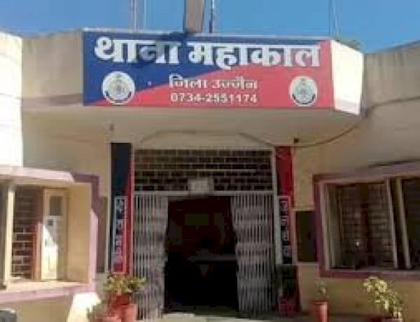 चोरी की वारदात का खुलासा 12 घंटे में, उज्जैन पुलिस ने दबोचा आरोपी, आश्रम संचालिका ने किया सम्मानित