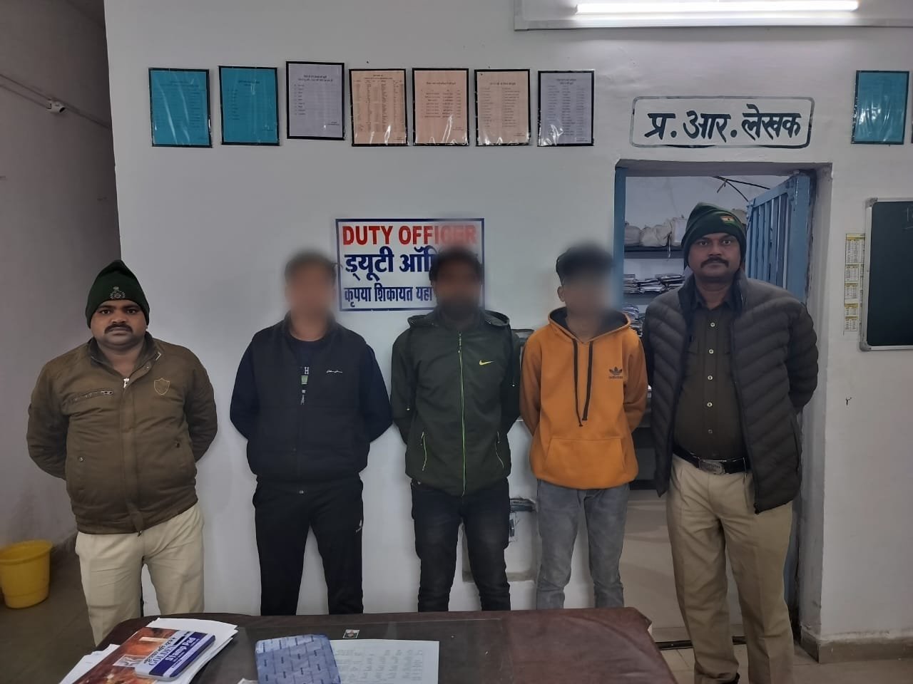 शासकीय उत्कृष्ट विद्यालय अनूपपुर में शराबखोरी करते युवकों के खिलाफ पुलिस कार्रवाई