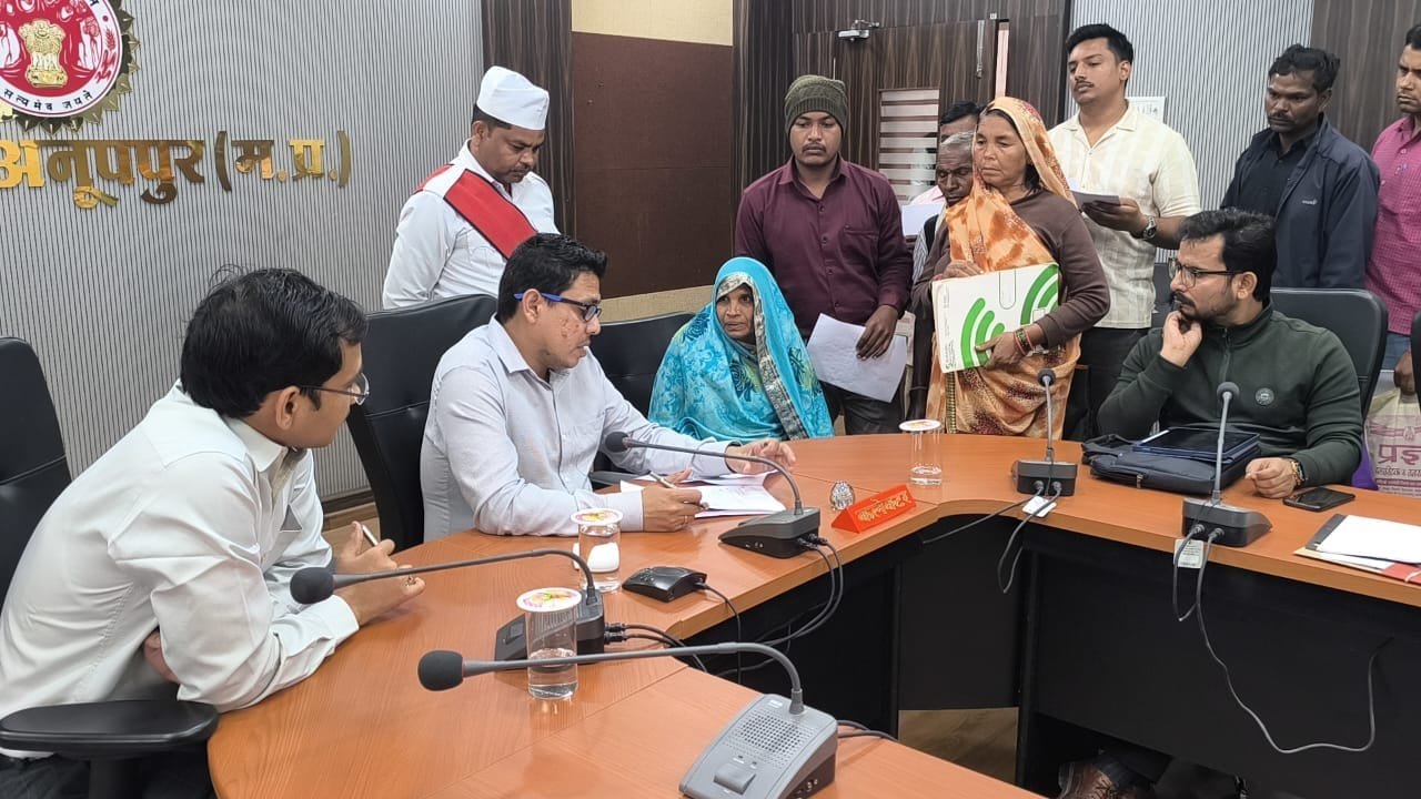 कलेक्टर हर्षल पंचोली ने रचा जनसुनवाई का नया मानक, 66 आवेदकों की समस्याओं का त्वरित समाधान