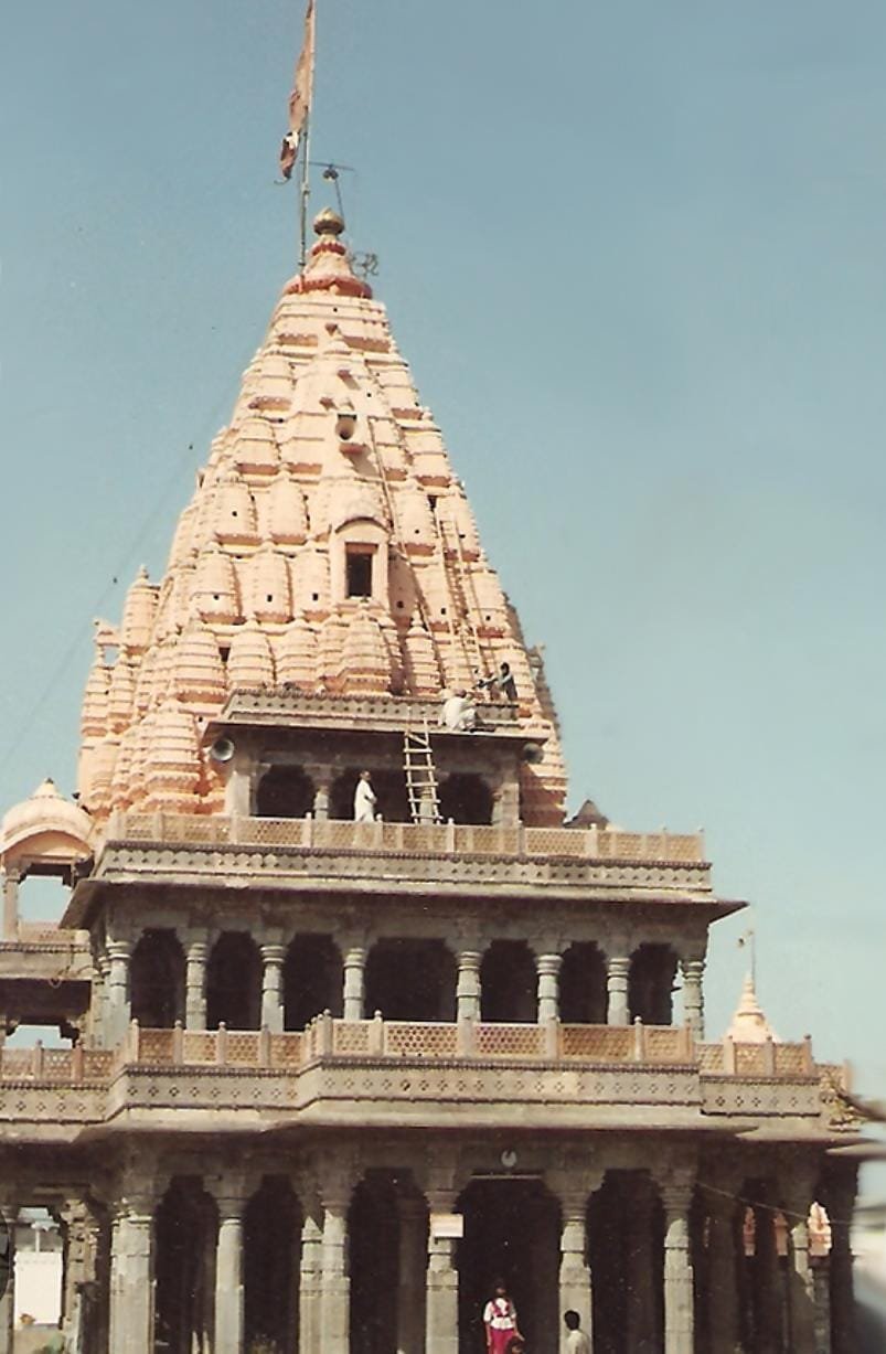 महाकाल मंदिर में 306 कर्मचारियों और पुजारियों की नियुक्ति पर सवाल हाई कोर्ट ने मांगा 8 हफ्ते में जवाब