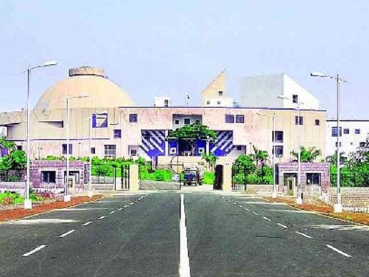 कांग्रेस विधायकों द्वारा अपना वेतन छोड़ने की घोषणा को राजनीतिक स्टंट या वास्तविक इरादे से उठाया गया कदम