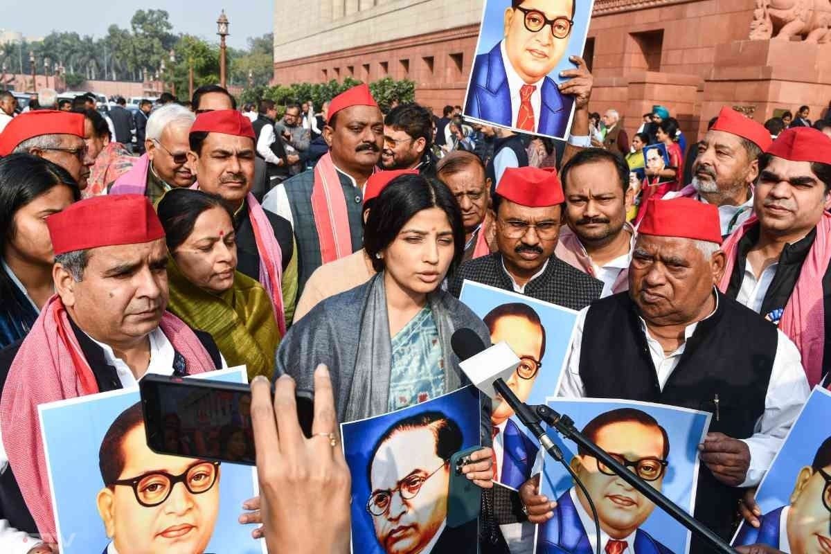 क्या इसी के लिए चुने जाते हैं माननीय? संसद में हंगामा धक्का-मुक्की और राजनीतिक ड्रामा पर उठे सवाल