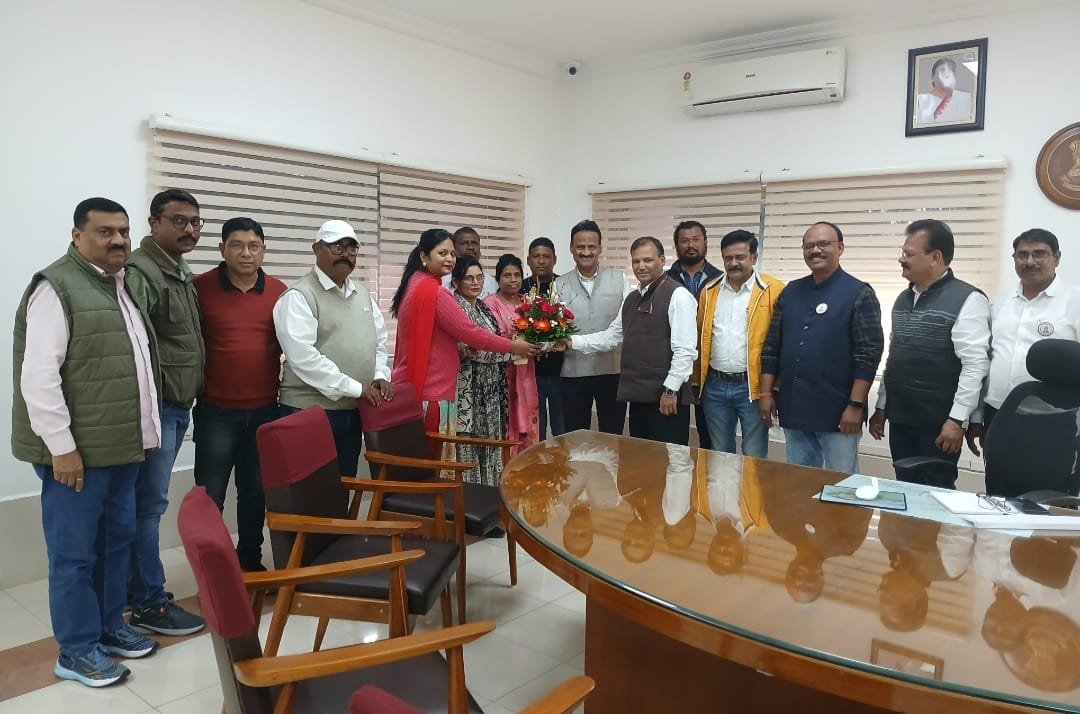 रेलवे मजदूर कांग्रेस ने&nbsp; नवागत डीआरएम का किया स्वागत रेल कर्मचारियों की रखी मांग मिला आश्वासन