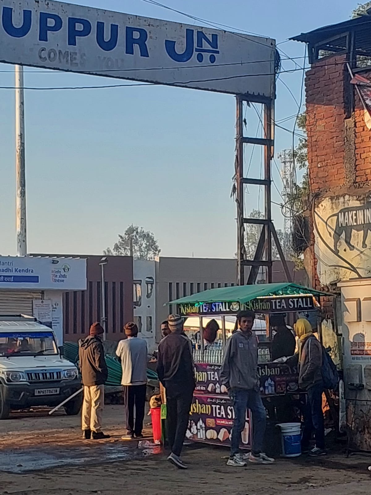 रेलवे स्टेशन चौराहा नशेड़ियों का अड्डा, चोरी और अपराध का केंद्र