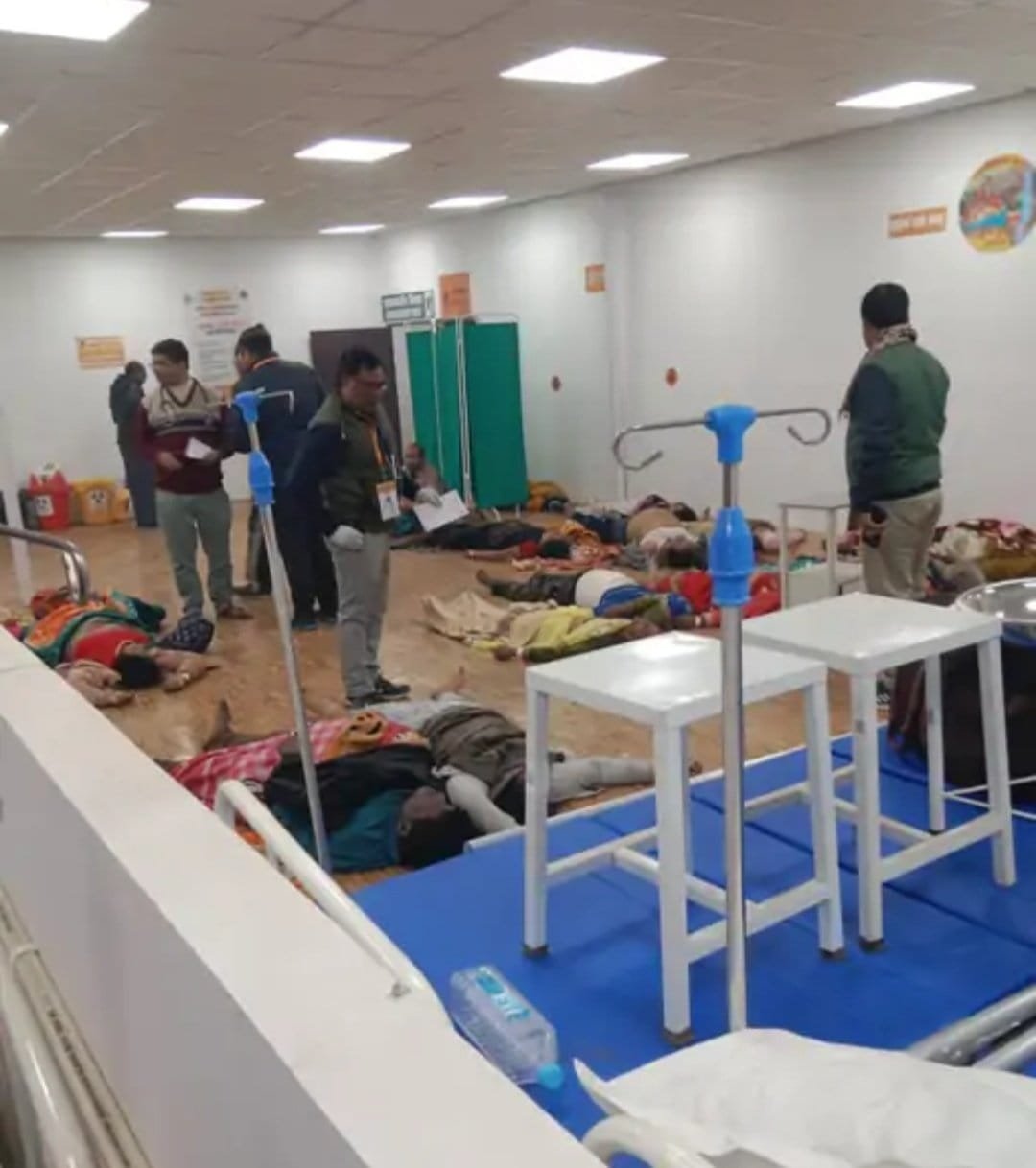 महाकुंभ में बड़ा हादसा, संगम तट के पास भगदड़ मचने से 17 लोगों की मौत की खबर, कई दबे