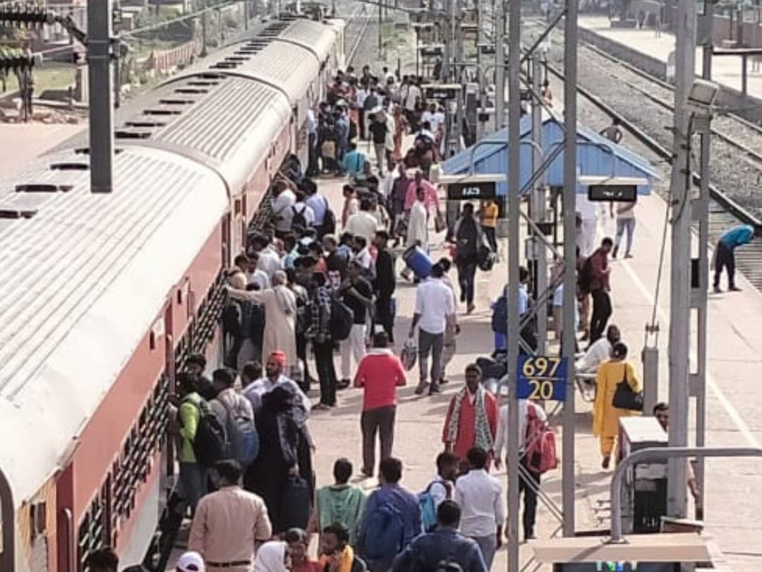 गंदगी फैलाने वाले 9 हजार से अधिक यात्रियों को पकड़ा