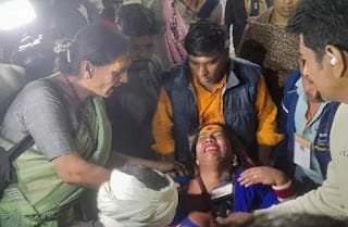 महाकुंभ में किन्नर अखाड़े की महामंडलेश्वर कल्याणी नंद गिरि पर चाकूओं से जानलेवा हमला