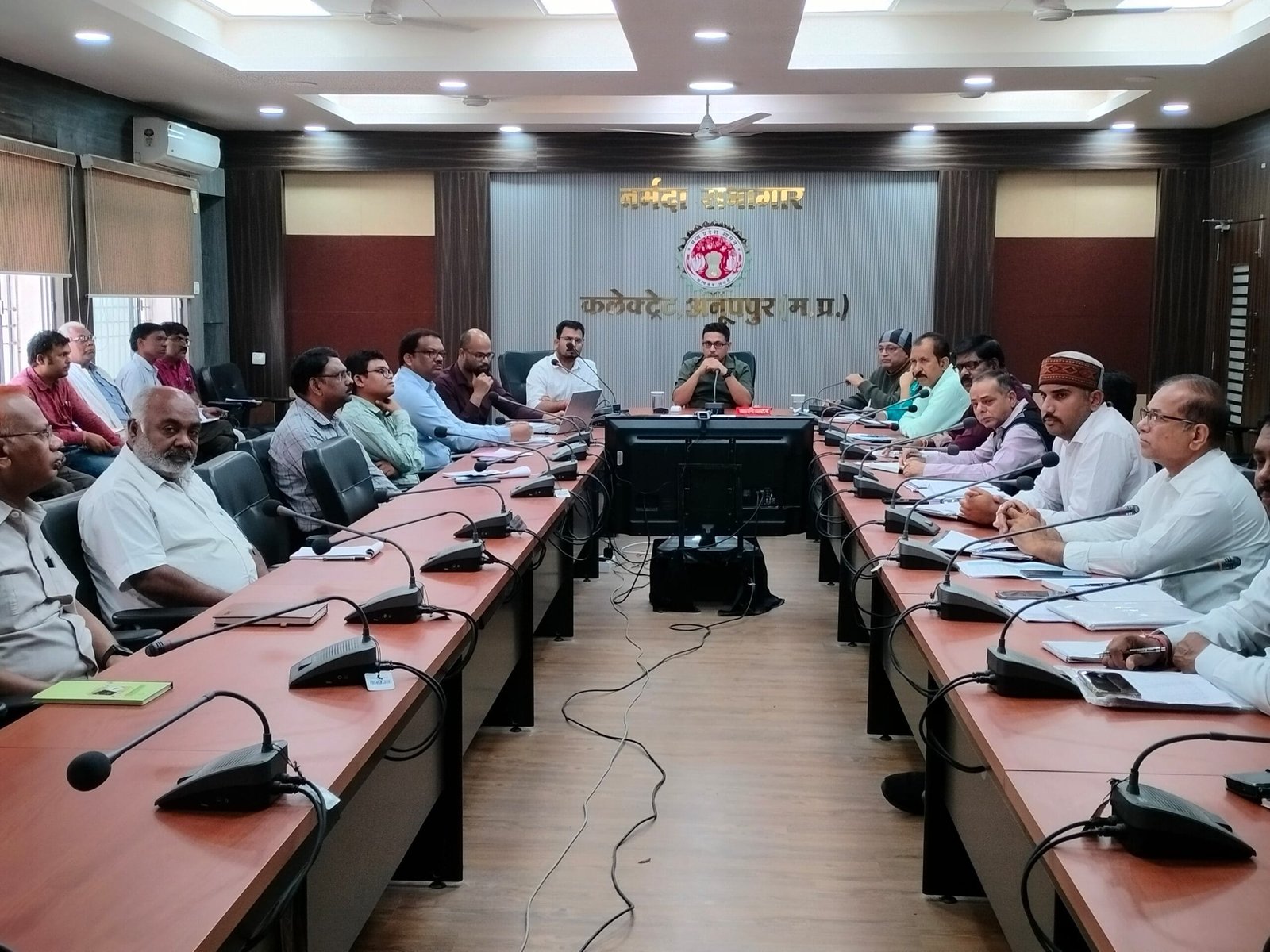 राजस्व प्रशासन में पारदर्शिता और दक्षता: श्री कलेक्टर हर्षल पंचोली की अहम समीक्षा