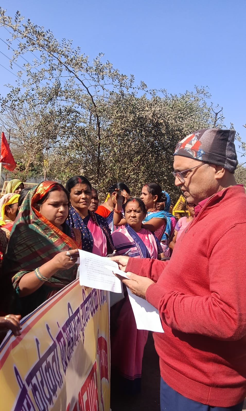 आंगनबाड़ी में बगावत! सुपरवाइजर पदोन्नति और एफआरएस के खिलाफ सड़कों पर उतरीं सैकड़ों महिलाएं