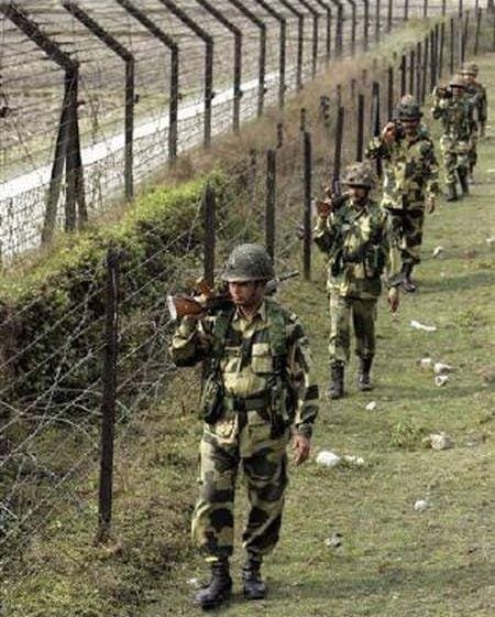 “LoC पर पाकिस्तानी गोलीबारी का करारा जवाब, भारतीय सेना की कार्रवाई से भारी नुकसान!”