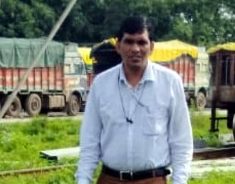 рдЗрдЯрд╛рд░рд╕реА рд░реЗрд▓рд╡реЗ рд╕реНрдЯреЗрд╢рди рдХреЗ рдЪреАрдл рд╣реЗрд▓реНрде рдЗрдВрд╕реНрдкреЗрдХреНрдЯрд░ 75 рд╣рдЬрд╛рд░ рдХреА рд░рд┐рд╢реНрд╡рдд рд▓реЗрддреЗ рд░рдВрдЧреЗ рд╣рд╛рдереЛрдВ рдЧрд┐рд░рдлреНрддрд╛рд░