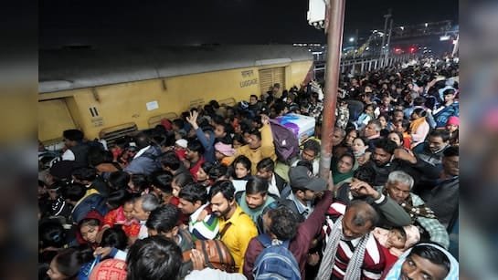 рдирдИ рджрд┐рд▓реНрд▓реА рд░реЗрд▓рд╡реЗ рд╕реНрдЯреЗрд╢рди рдкрд░ рднрдЧрджрдбрд╝: рдорд╣рд╛рдХреБрдВрдн рдХреЗ рд▓рд┐рдП рдЙрдордбрд╝реА рднреАрдбрд╝ рдореЗрдВ 17 рдХреА рдореМрдд, рджрд░реНрдЬрдиреЛрдВ рдШрд╛рдпрд▓