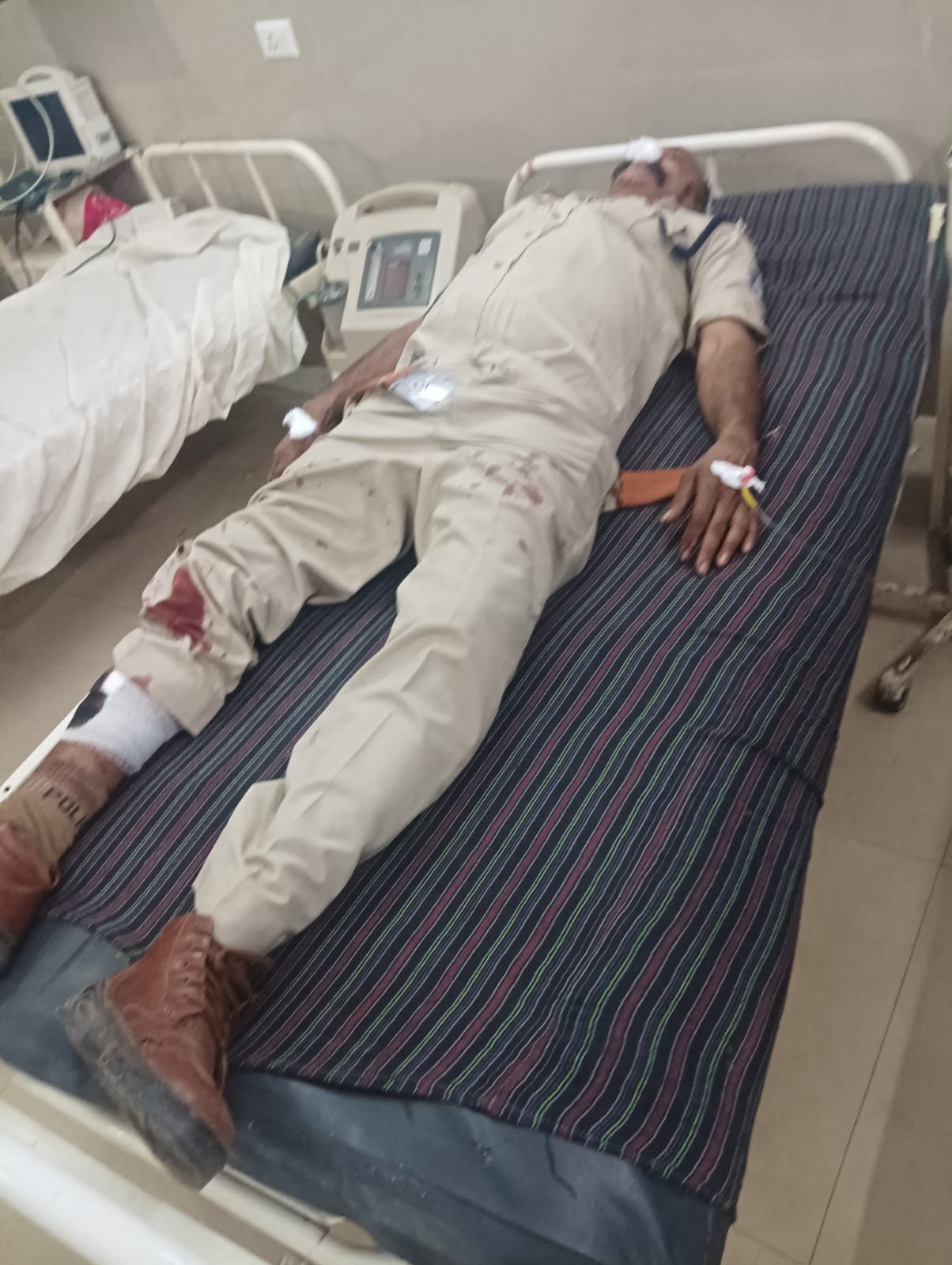 रीवा में आदिवासी हिंसा: शाहपुर थाना प्रभारी गंभीर रूप से घायल, एसडीओपी बंधक!