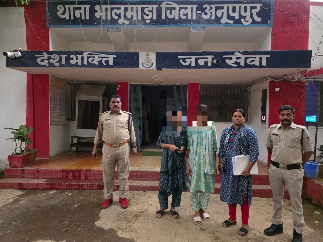 भालूमाड़ा पुलिस ने भोपाल से अपह्रत बालिका को दस्तयाब कर परिजनों को सौंपा