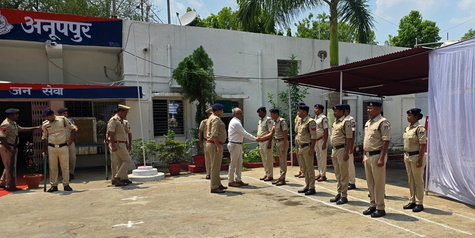 विशेष पुलिस महानिदेशक योगेश मुदगल ने किया थाना कोतवाली अनूपपुर का निरीक्षण, व्यवस्थाओं की प्रशंसा