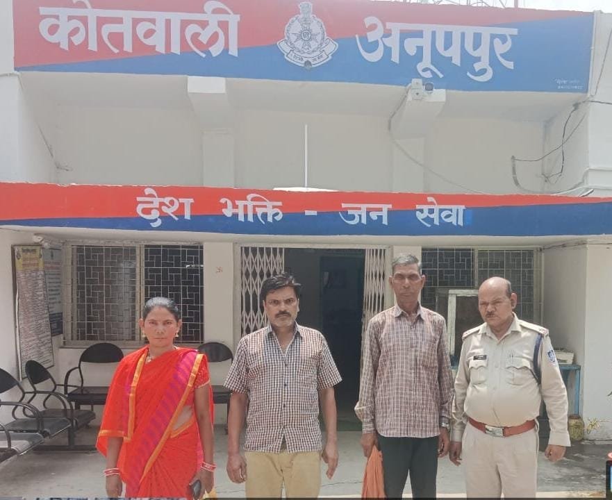“जिसका कोई नहीं होता, उसकी पुलिस है यारों”&nbsp; अनूपपुर पुलिस ने पेश की मानवता की मिसाल