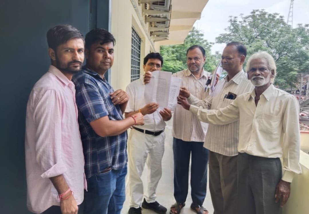 दक्षिण पूर्व मध्य रेलवे की अनदेखी पर फूटा जन आक्रोश, जिला मंच ने मांगा जवाब