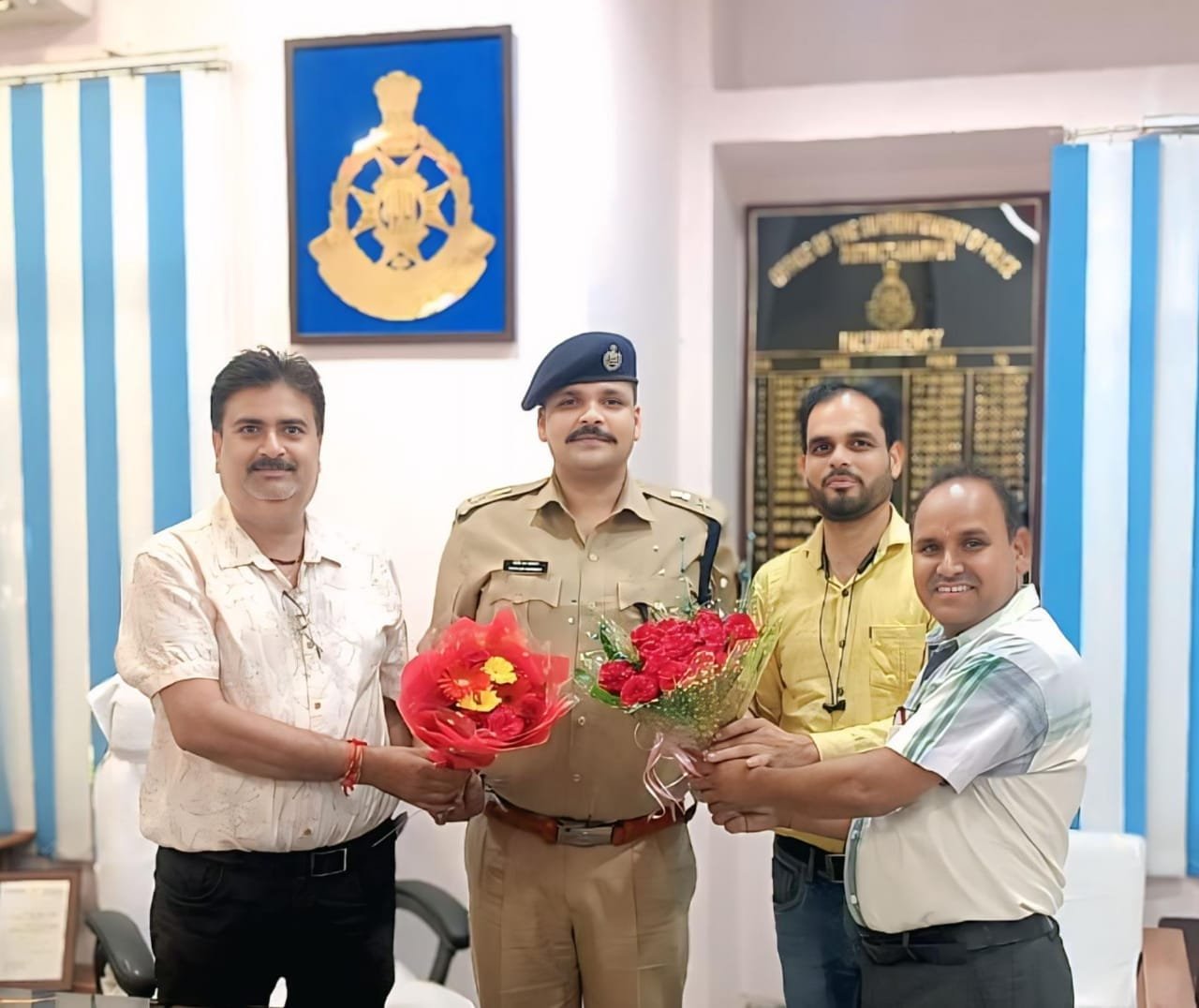 पुलिस अधीक्षक को राष्ट्रपति वीरता पदक एवं राज्यपाल से मिले प्रशंसा-पत्र मिलने पर राष्ट्रीय श्रमजीवी पत्रकार परिषद ने दी बधाई