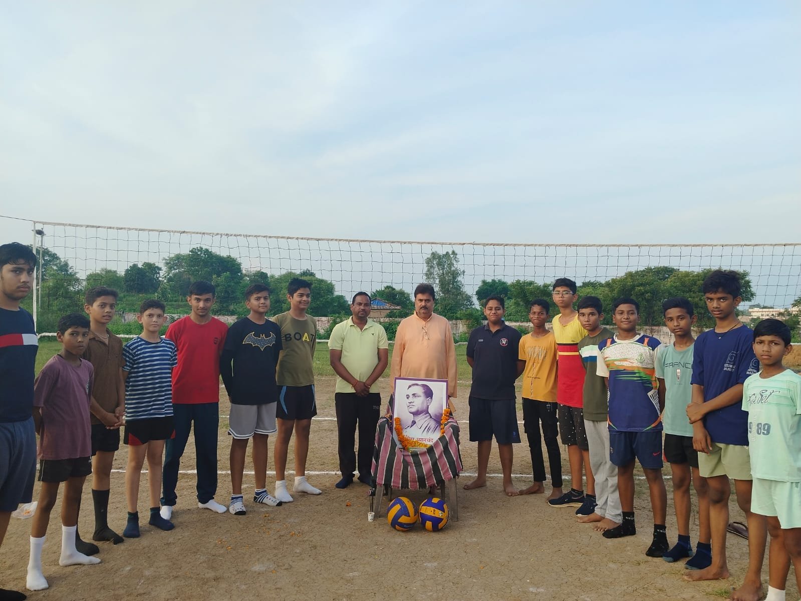 राष्ट्रीय खेल दिवस पर वॉलीबॉल प्रतियोगिता सम्पन्न, चन्द्रशेखर क्लब बना विजेता – मुख्य अतिथि चैतन्य मिश्रा ने बताया वॉलीबॉल का महत्व।