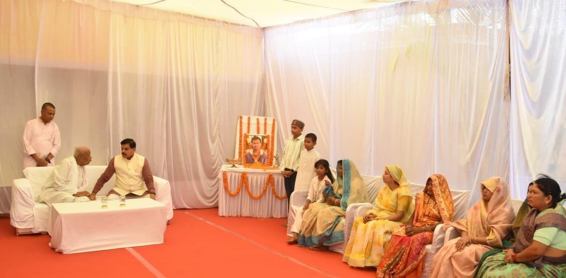 मुख्यमंत्री डॉ. मोहन यादव परासी पहुंचे, विधायक बिसाहूलाल सिंह के पुत्र अमृतलाल सिंह को दी श्रद्धांजलि