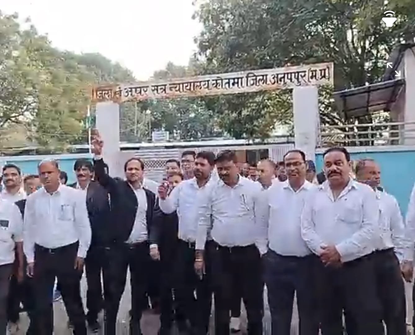 कोतमा न्यायाधीश के आवास पर हमला वकीलों में तीखा आक्रोश, न्यायिक कार्य ठप