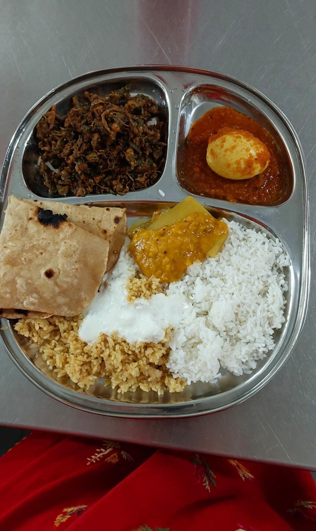 “खाने में क्या था…? हॉस्टल की 15 छात्राएं एक साथ अस्पताल पहुंचीं”