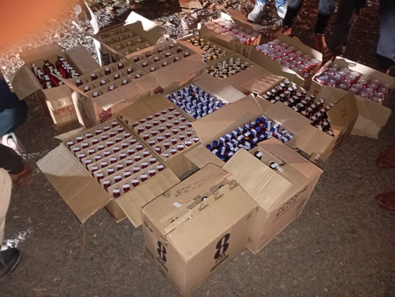 रात का सरप्राइज़ ऑपरेशन रामनगर पुलिस ने बोलेरो से ₹7.31 लाख की अवैध अंग्रेजी शराब पकड़ी, पिता-पुत्र गिरफ्तार!