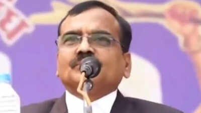 “ब्राह्मण बेटी” बयान पर IAS संतोष वर्मा घिरे—प्रदेशभर में आक्रोश, विवाद बढ़ा