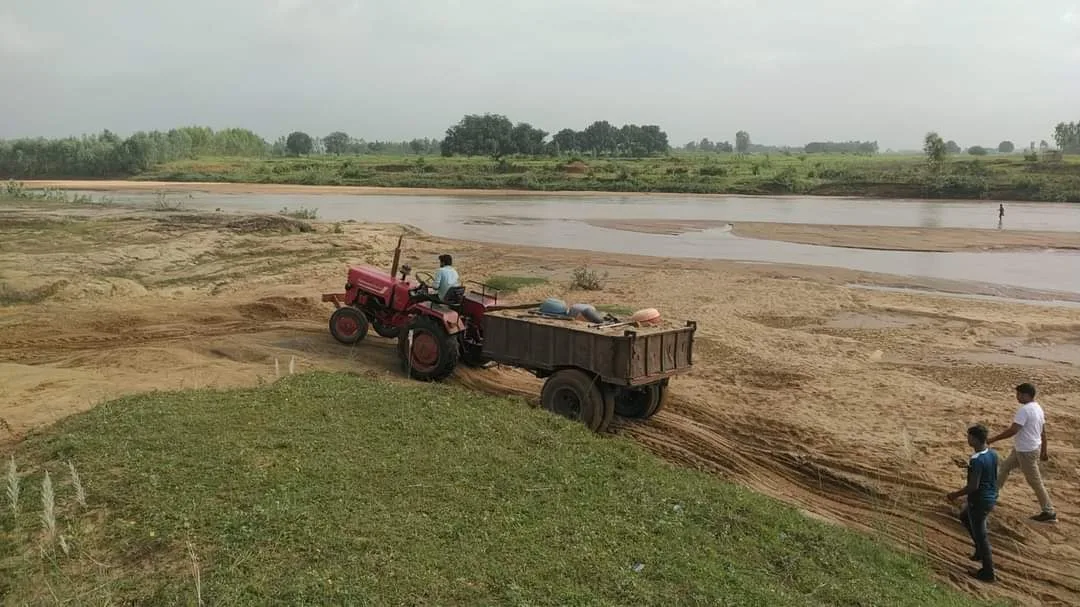 धुम्मा गोडरी नदी पर रेत माफिया का कब्ज़ा, “अंदरूनी संरक्षण” पर गहराते सवाल