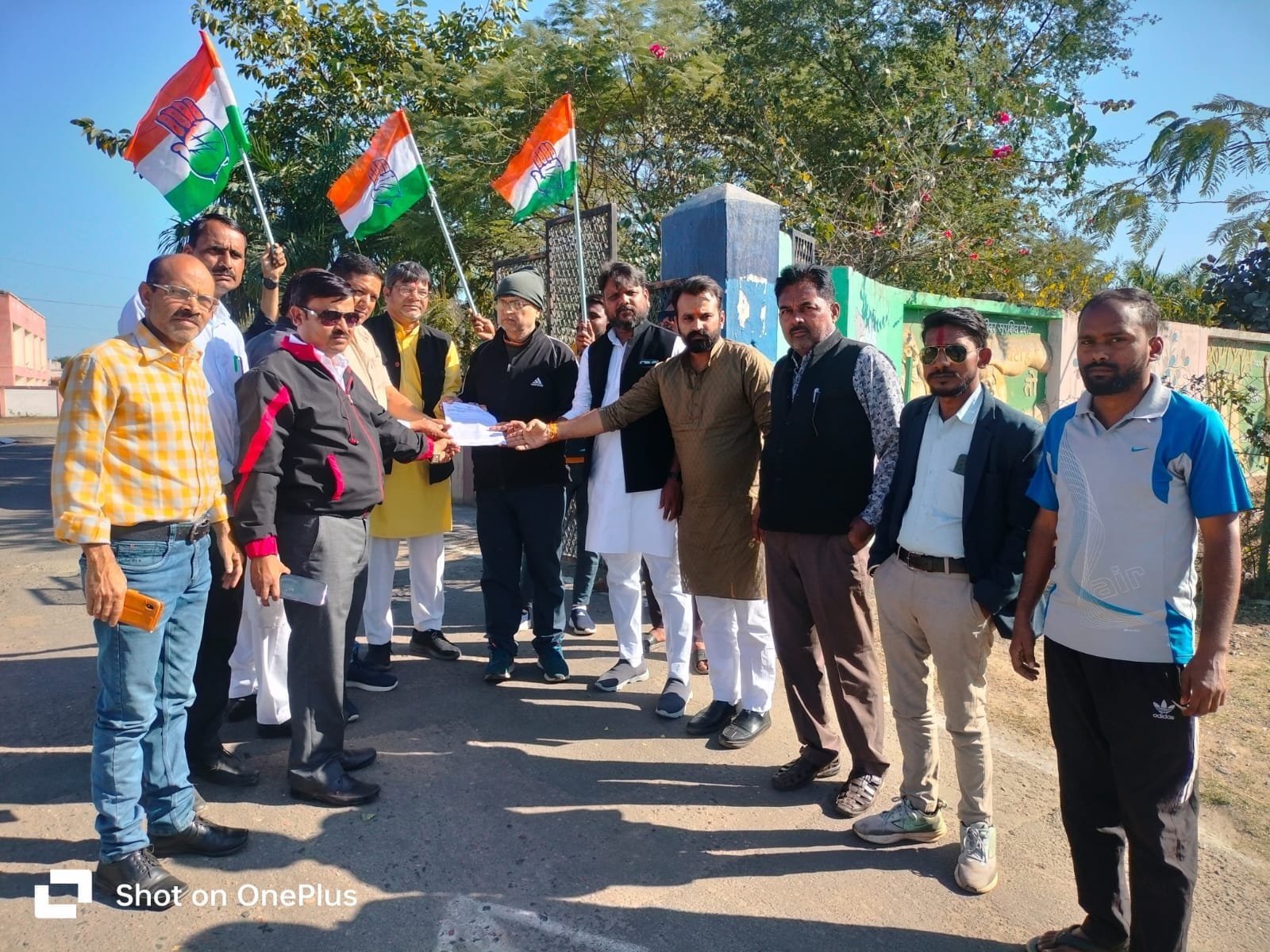 अनूपपुर जिले के नगरीय एवं ग्रामीण क्षेत्रों में दूषित पानी की समस्या को लेकर जिला कांग्रेस ने सौंपा ज्ञापन