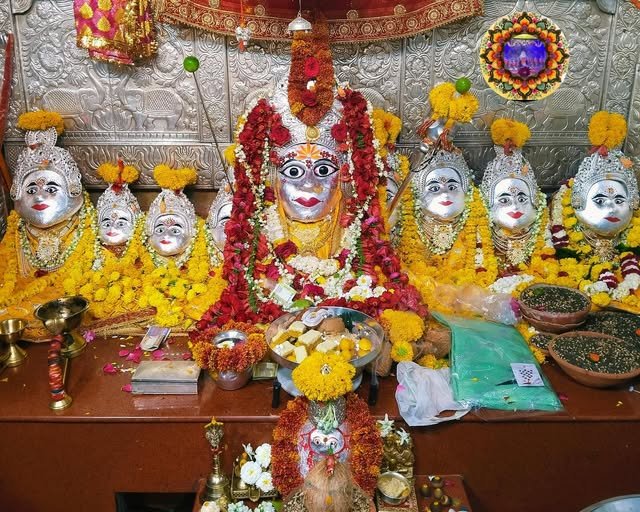 2 करोड़ की चांदी से चमका मां बिजासन का गर्भगृह: शारदीय नवरात्रि पर मध्य प्रदेश के प्रसिद्ध धाम में अद्भुत श्रृंगार, दर्शन को उमड़े श्रद्धालु