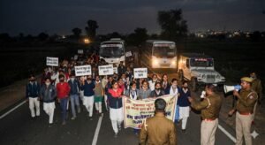 शहडोल, आधी रात को हॉस्टल की दीवार लांघकर निकले एकलव्य स्कूल के 200 छात्र, प्रिंसिपल के खिलाफ बगावत